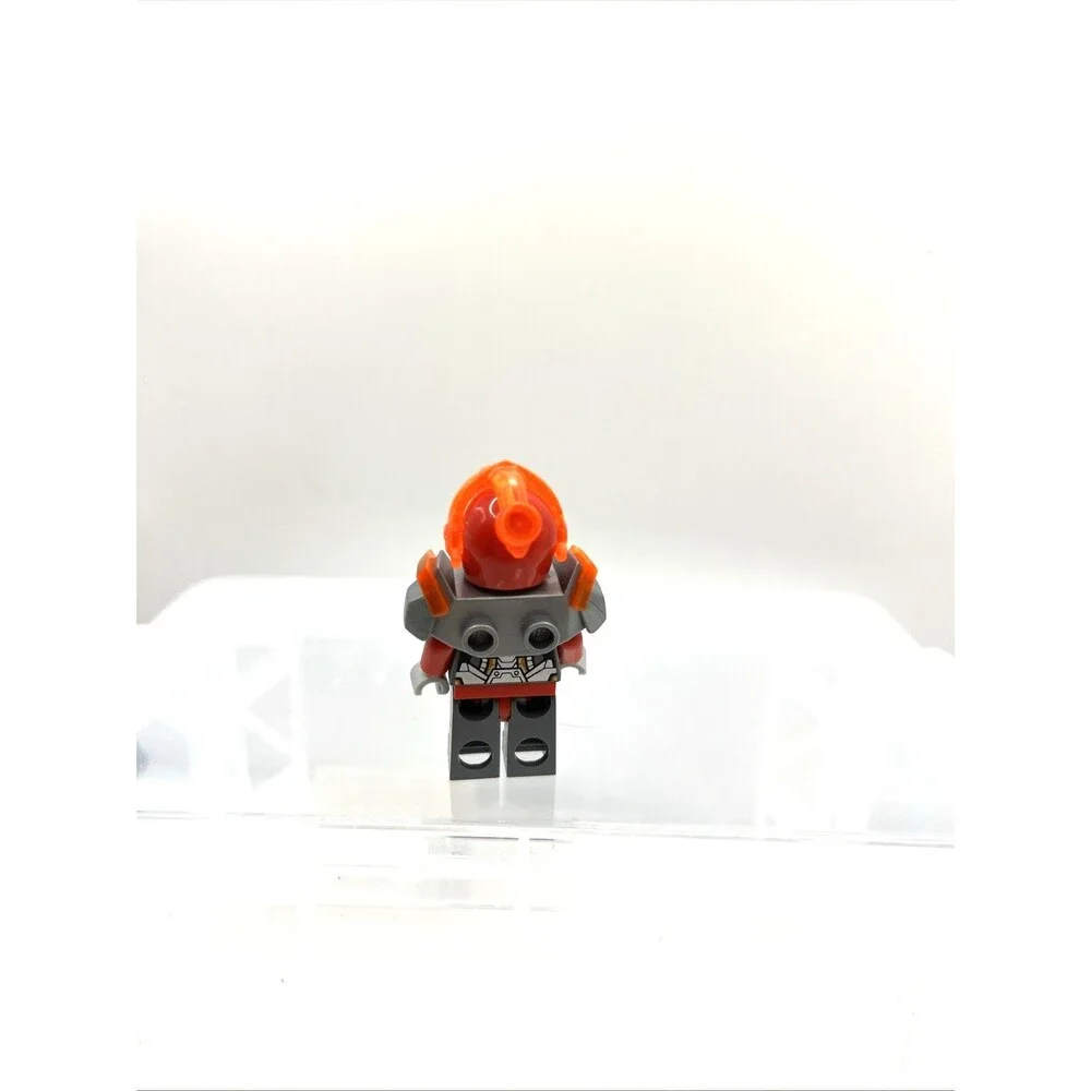 LEGO® Nexo Knights™ Macy - Trans-Neon Orange Visor and Dark Red Plume – (2017)